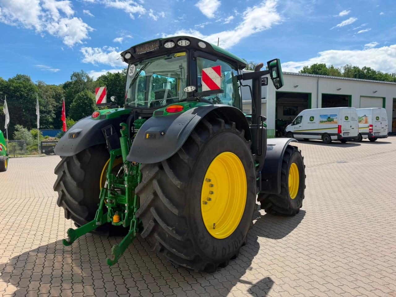John Deere 6R 195 Rear