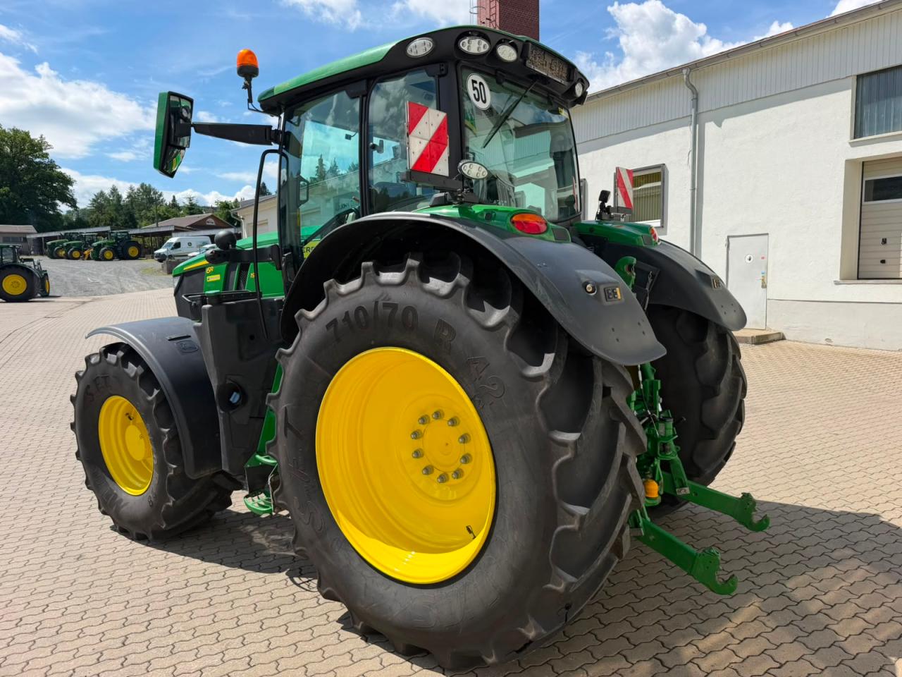 John Deere 6R 195 Right