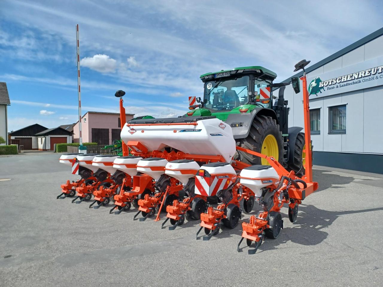 Kuhn Maxima 3 RT E Front