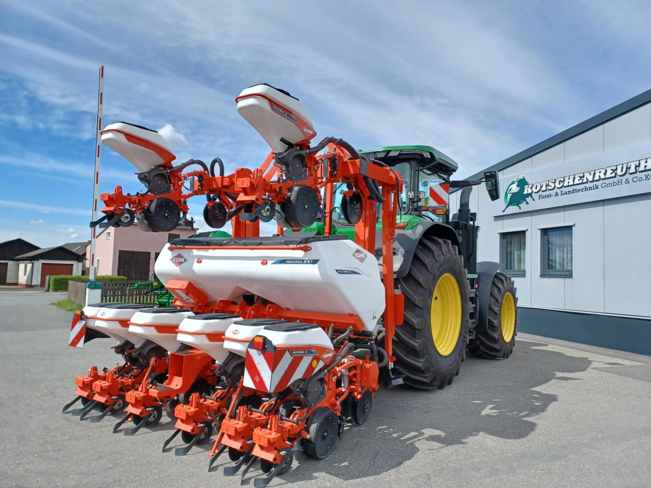 Kuhn Maxima 3 RT E Inside