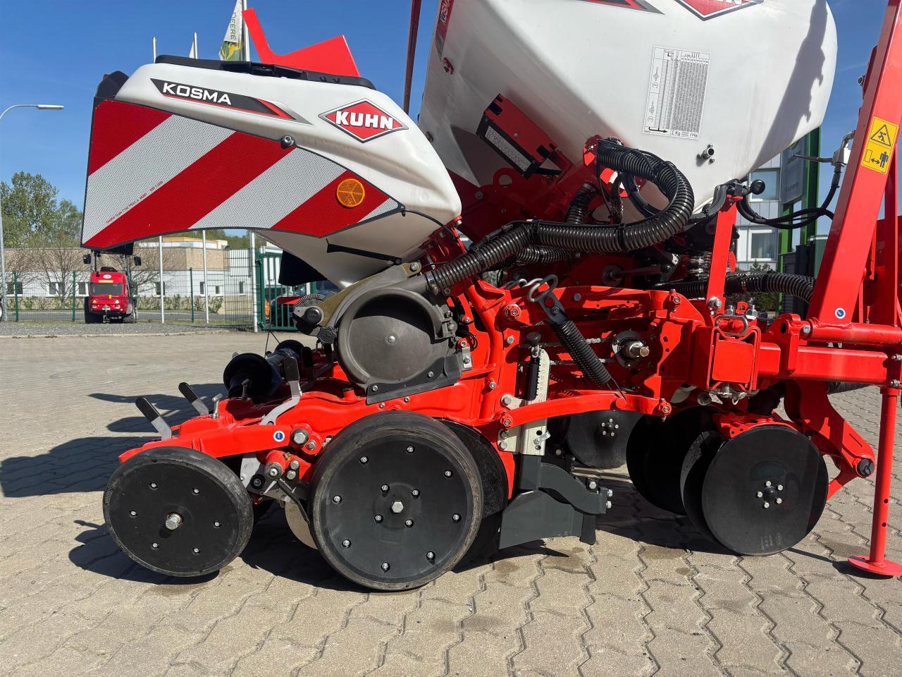 Kuhn Kosma TD Inside