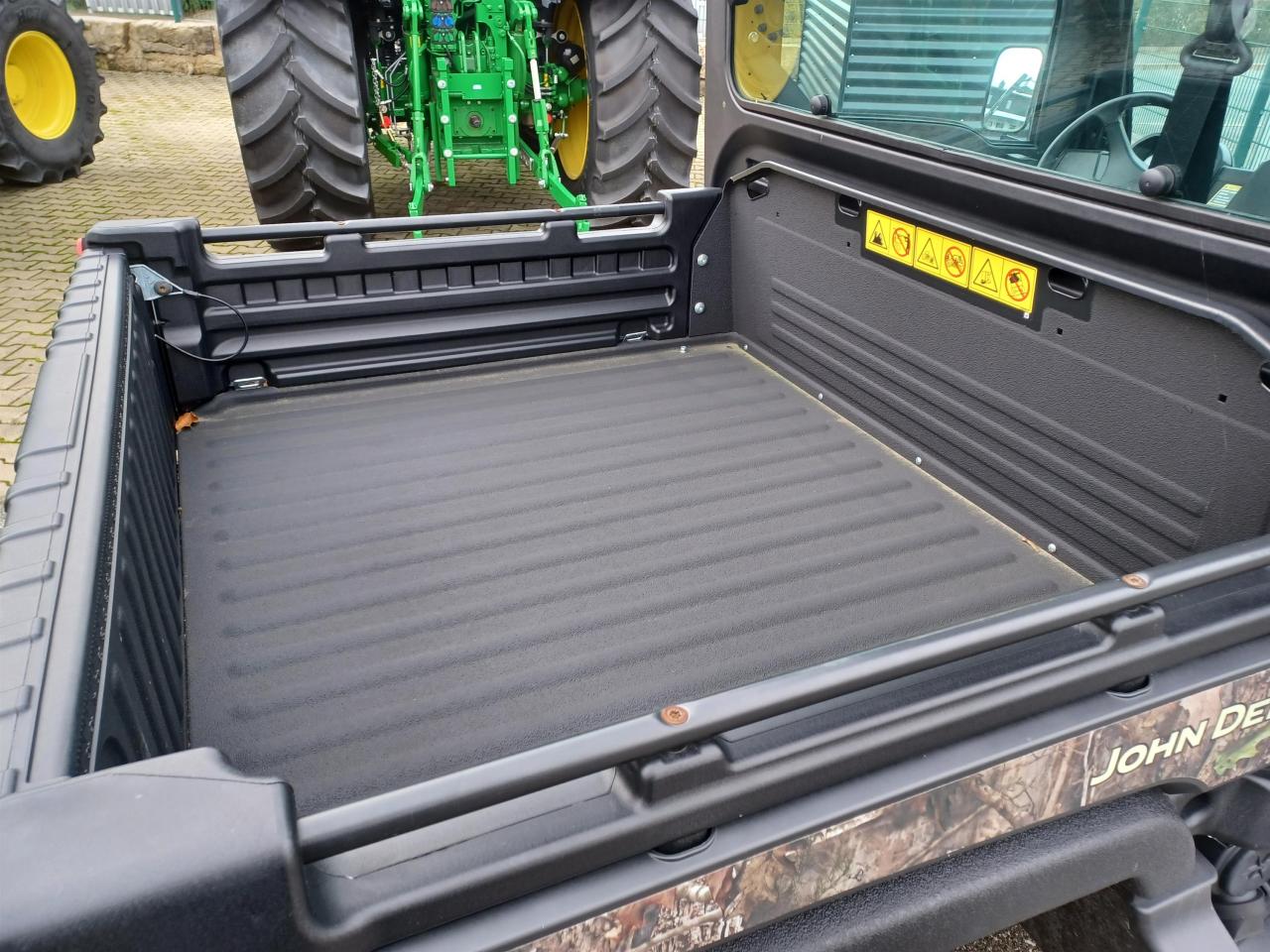 John Deere XUV 865M Above