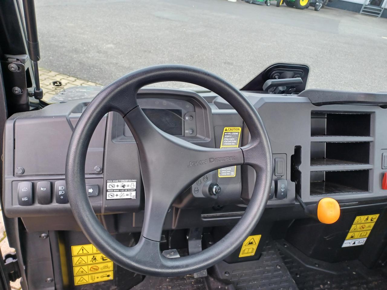 John Deere XUV 865M Front