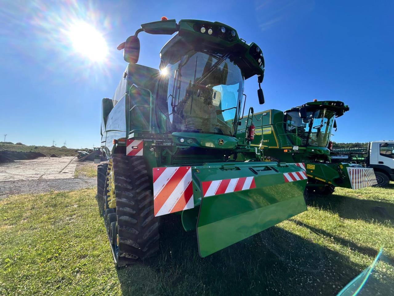 John Deere S780 Front