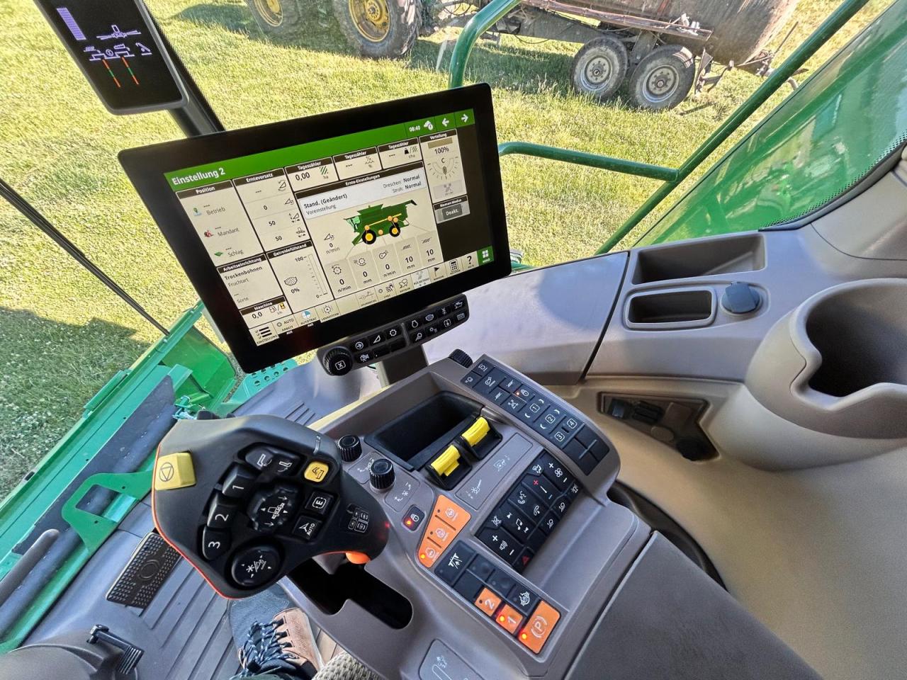 John Deere S780 Rear