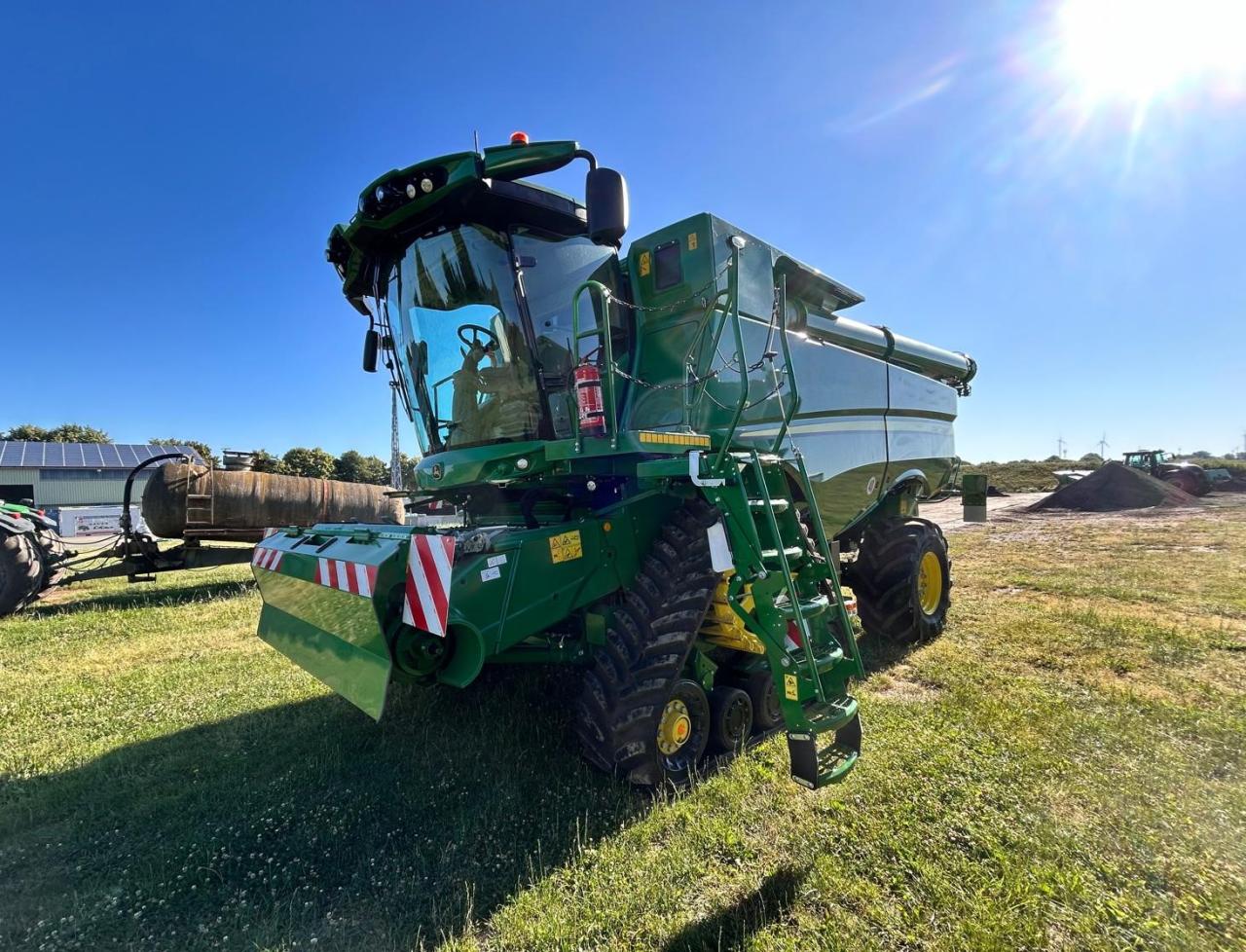 John Deere S780 Rear