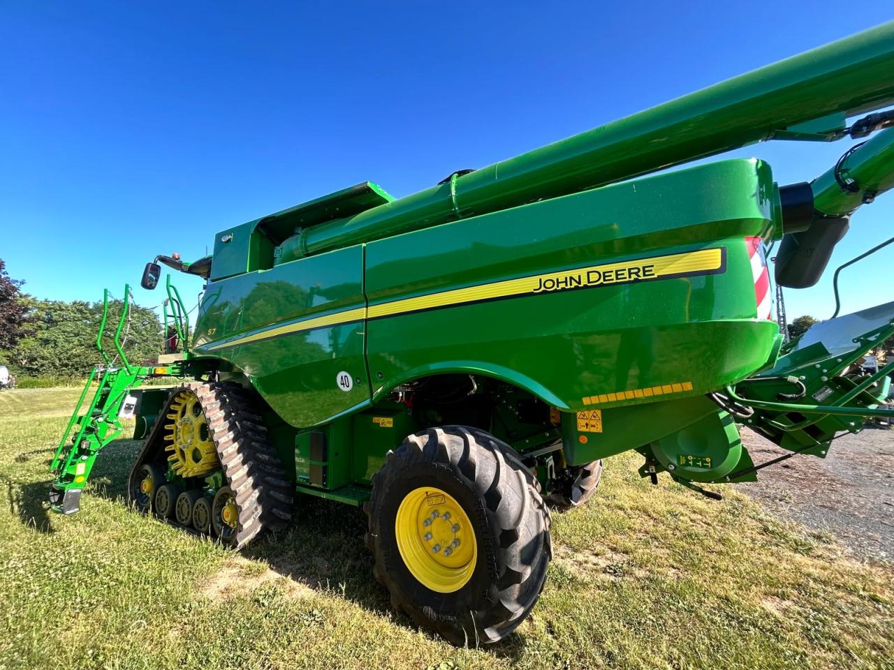 John Deere S780 Right