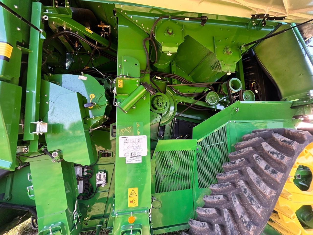 John Deere S780 Rear