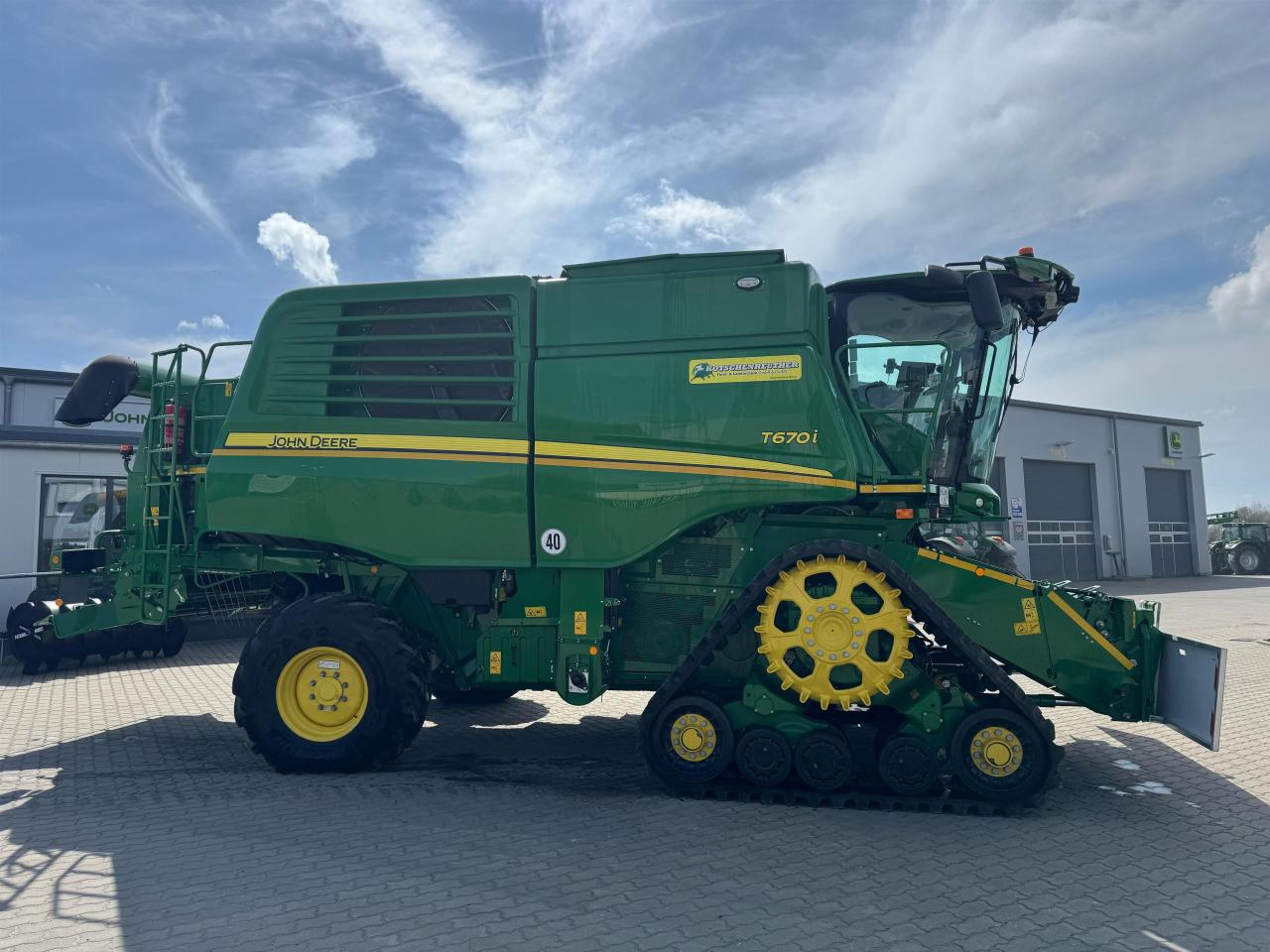 John Deere T670 Right