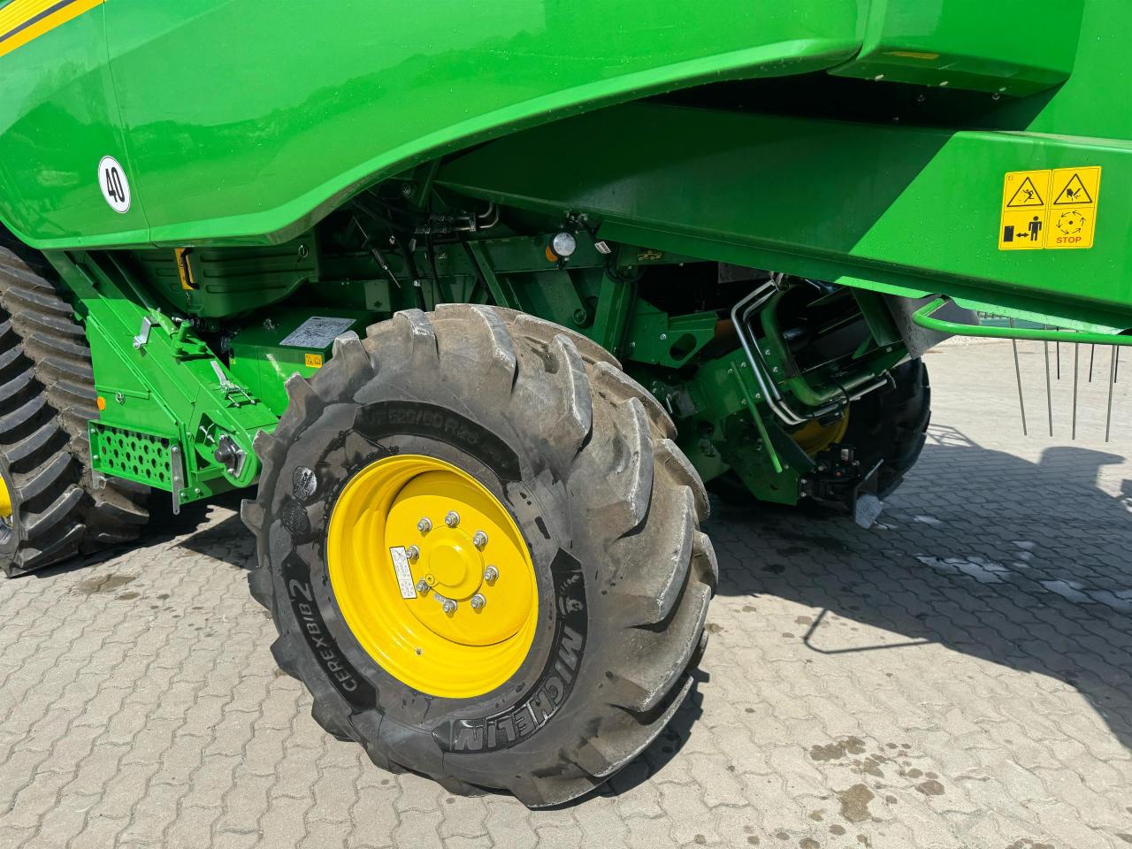 John Deere T670 Front