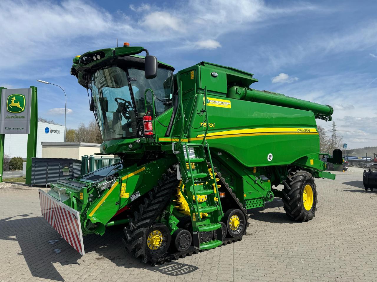 John Deere T670