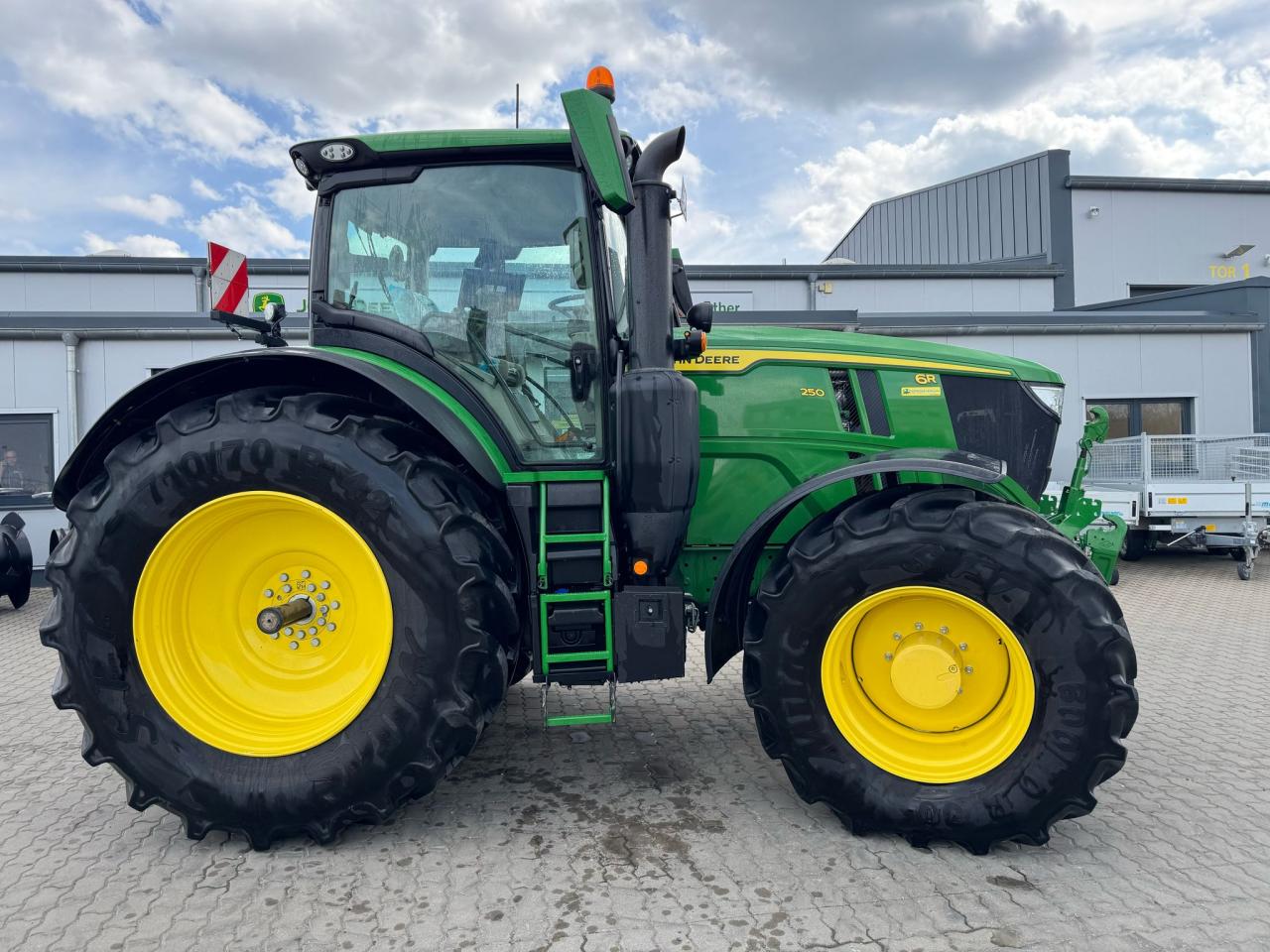 John Deere 6R 250 Front