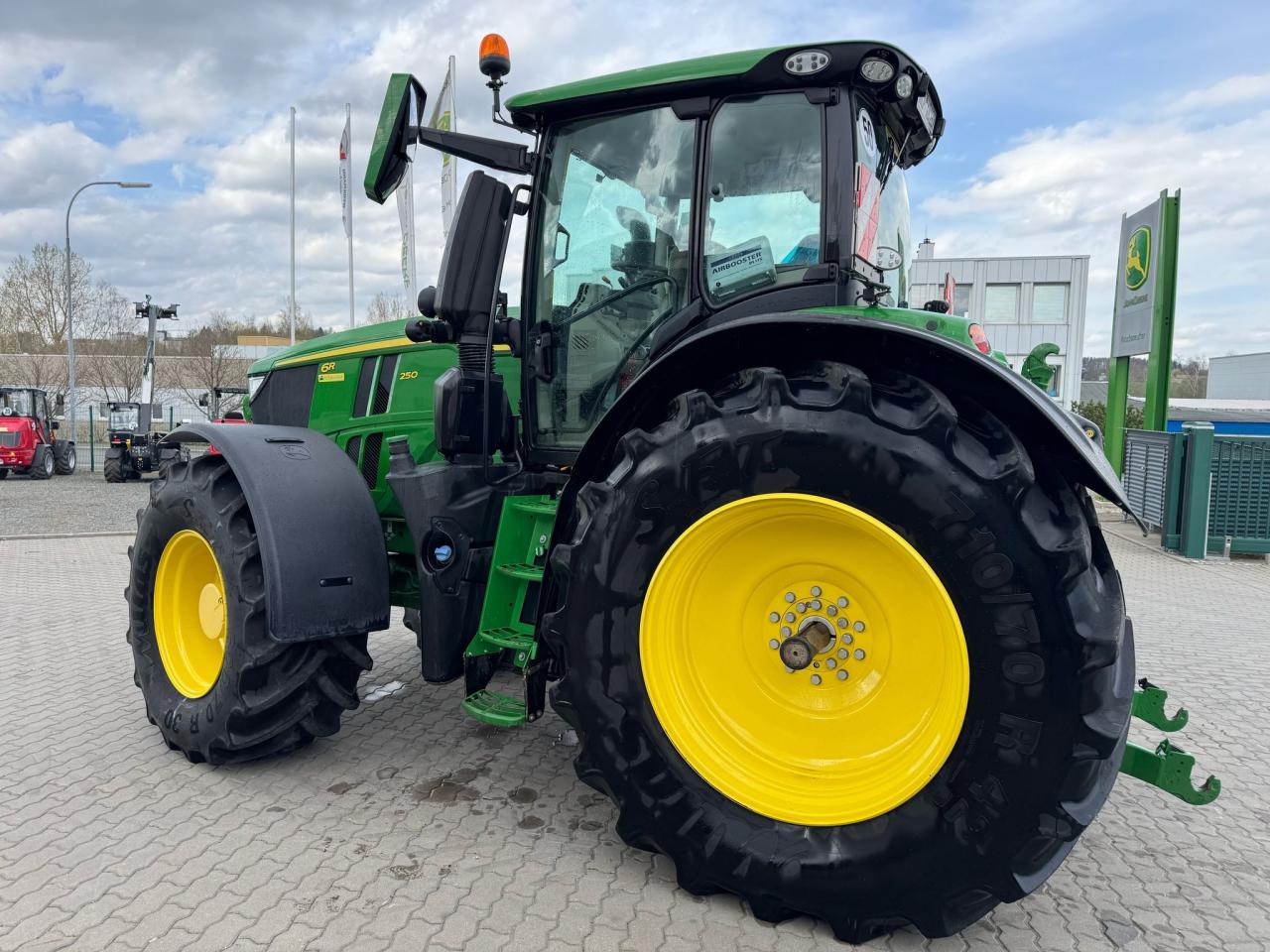 John Deere 6R 250 Inside