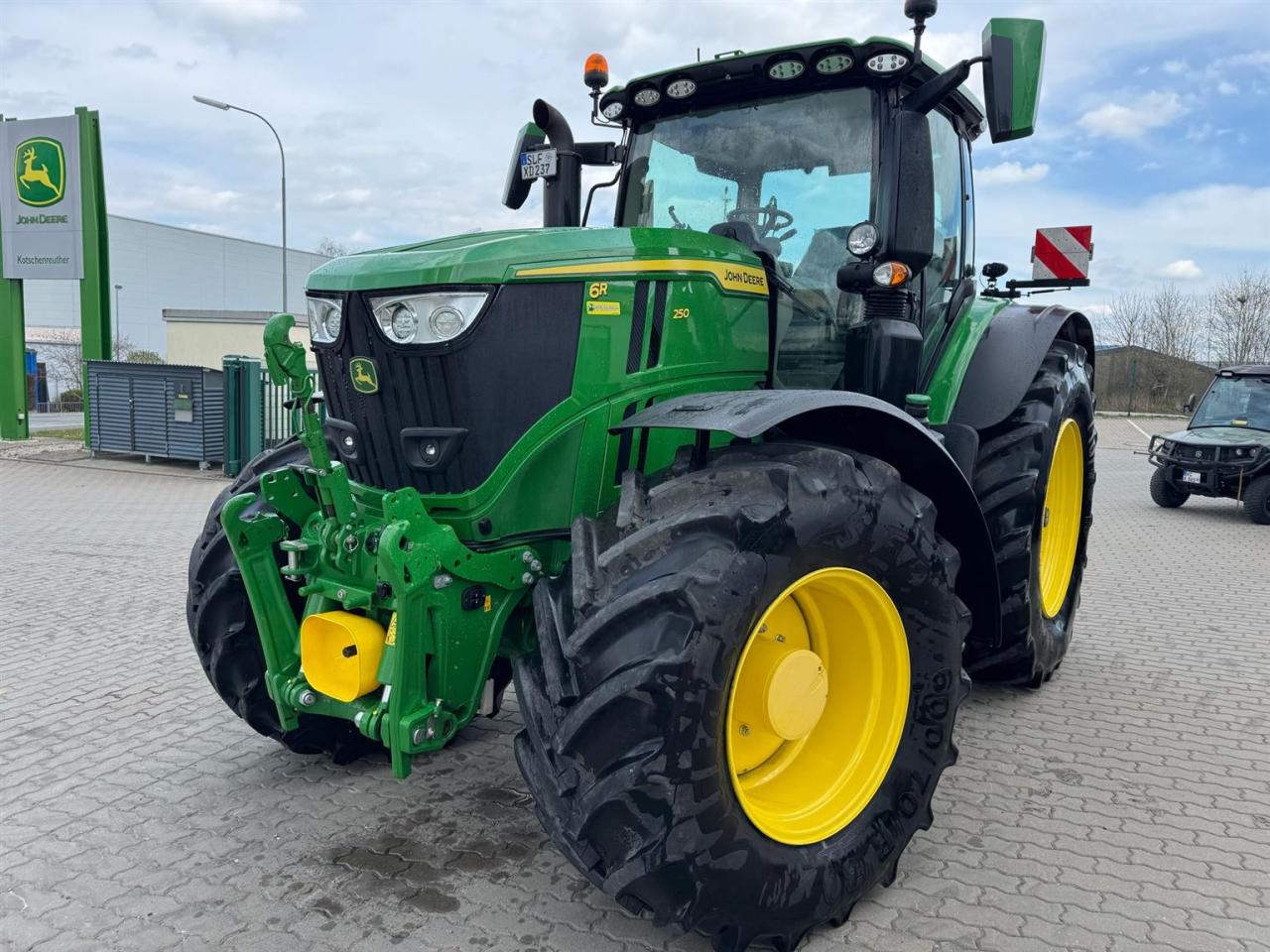 John Deere 6R 250 Above