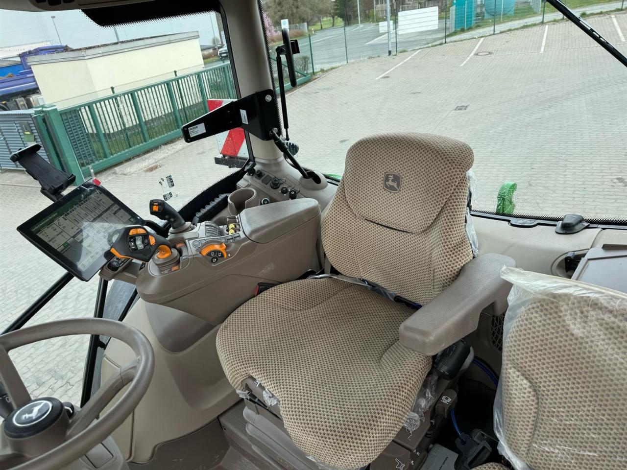 John Deere 6R 250 Front