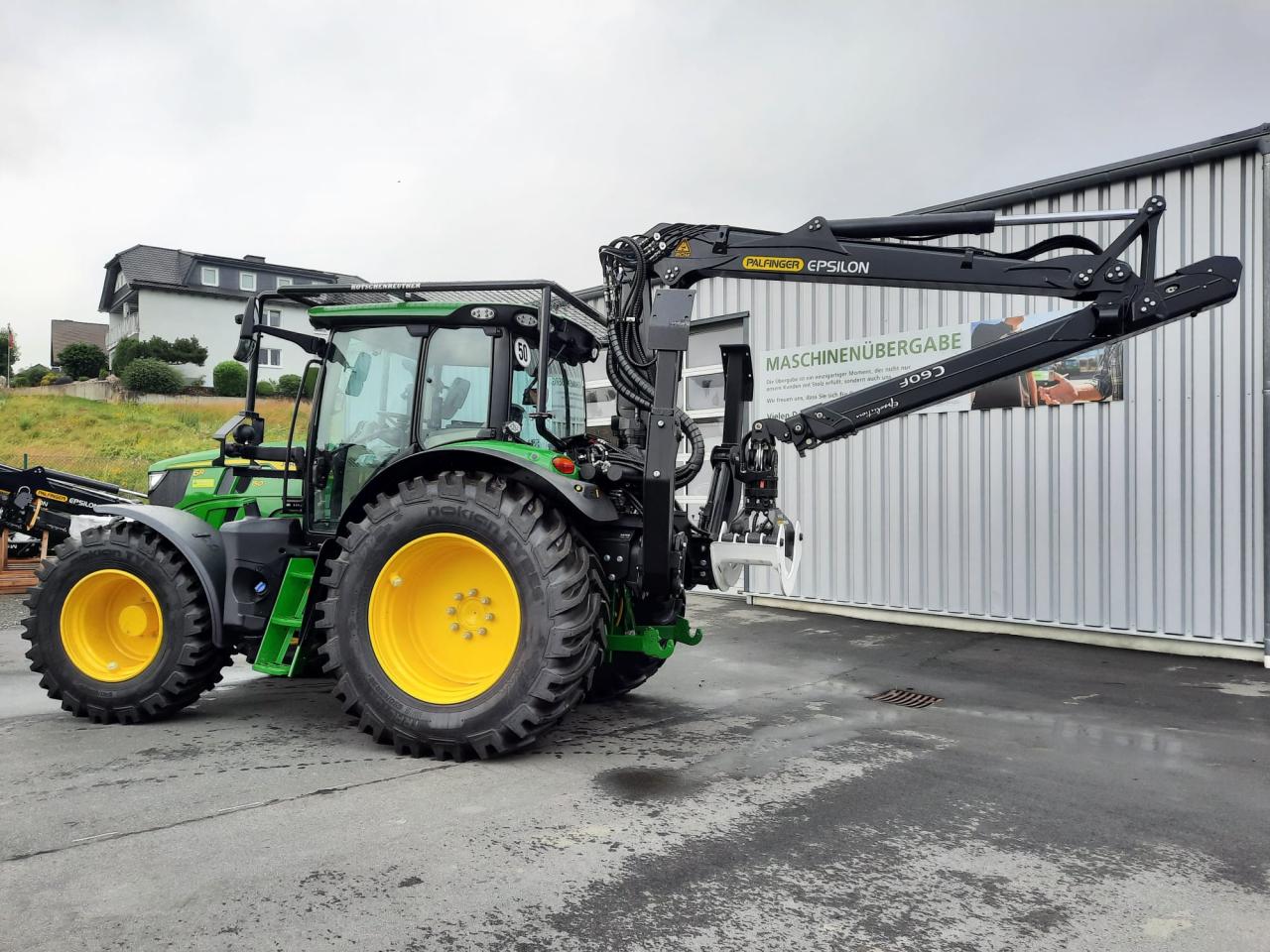 John Deere 6R 150 mit Ladekran Rear