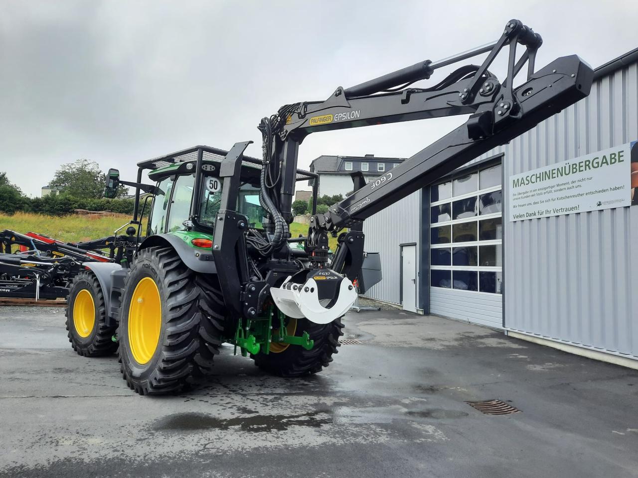 John Deere 6R 150 mit Ladekran Rear