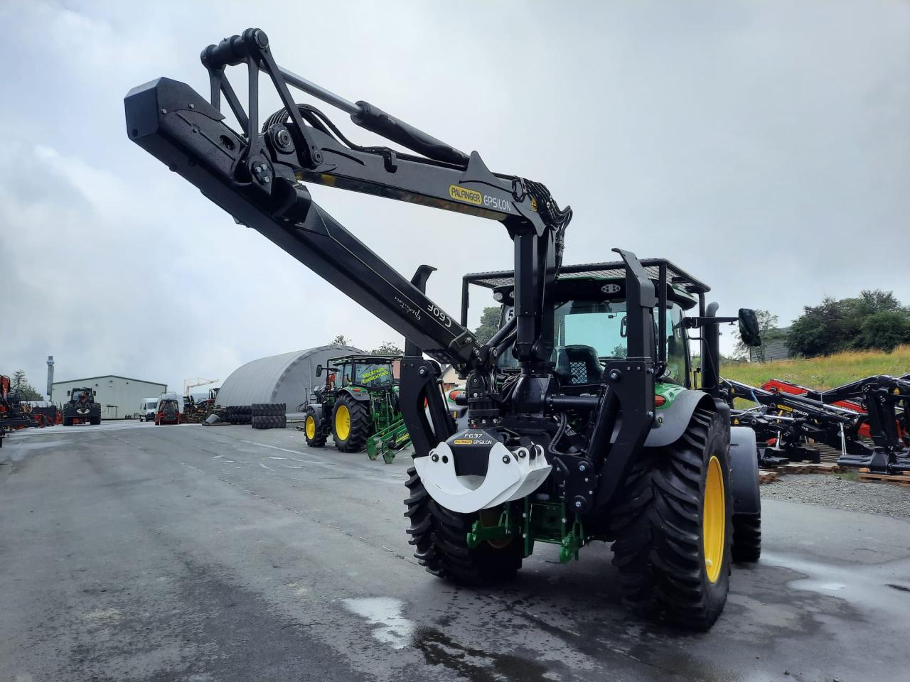 John Deere 6R 150 mit Ladekran Rear