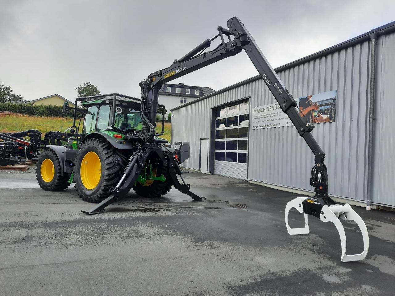 John Deere 6R 150 mit Ladekran Inside