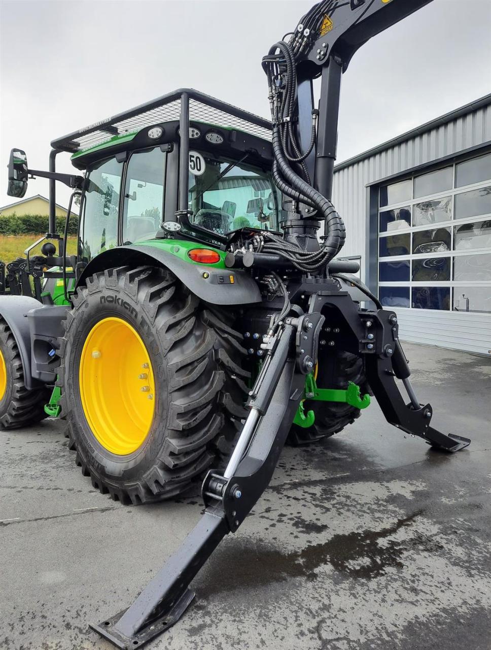 John Deere 6R 150 mit Ladekran Front