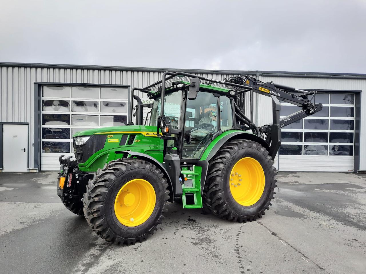 John Deere 6R 150 mit Ladekran Rear