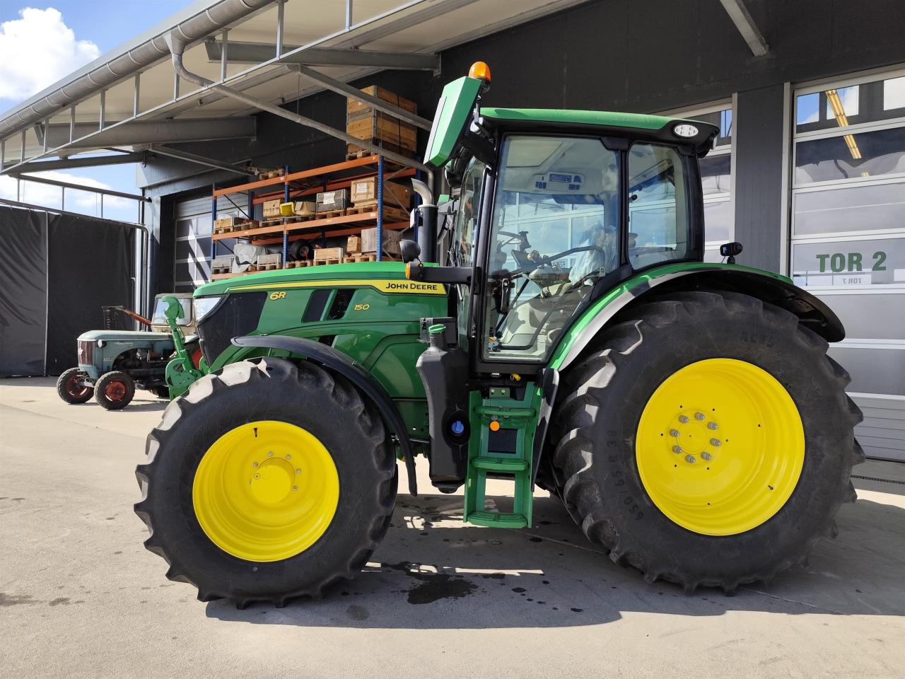 John Deere 6R 150 Inside