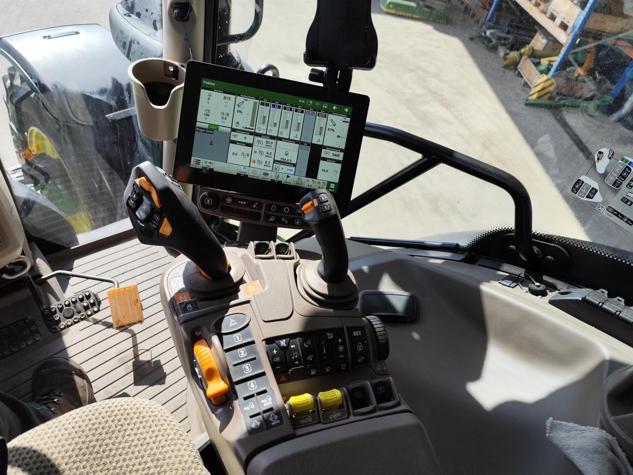 John Deere 6R 150 Aerial