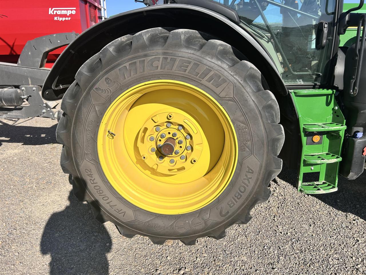 John Deere 6R 155 Inside