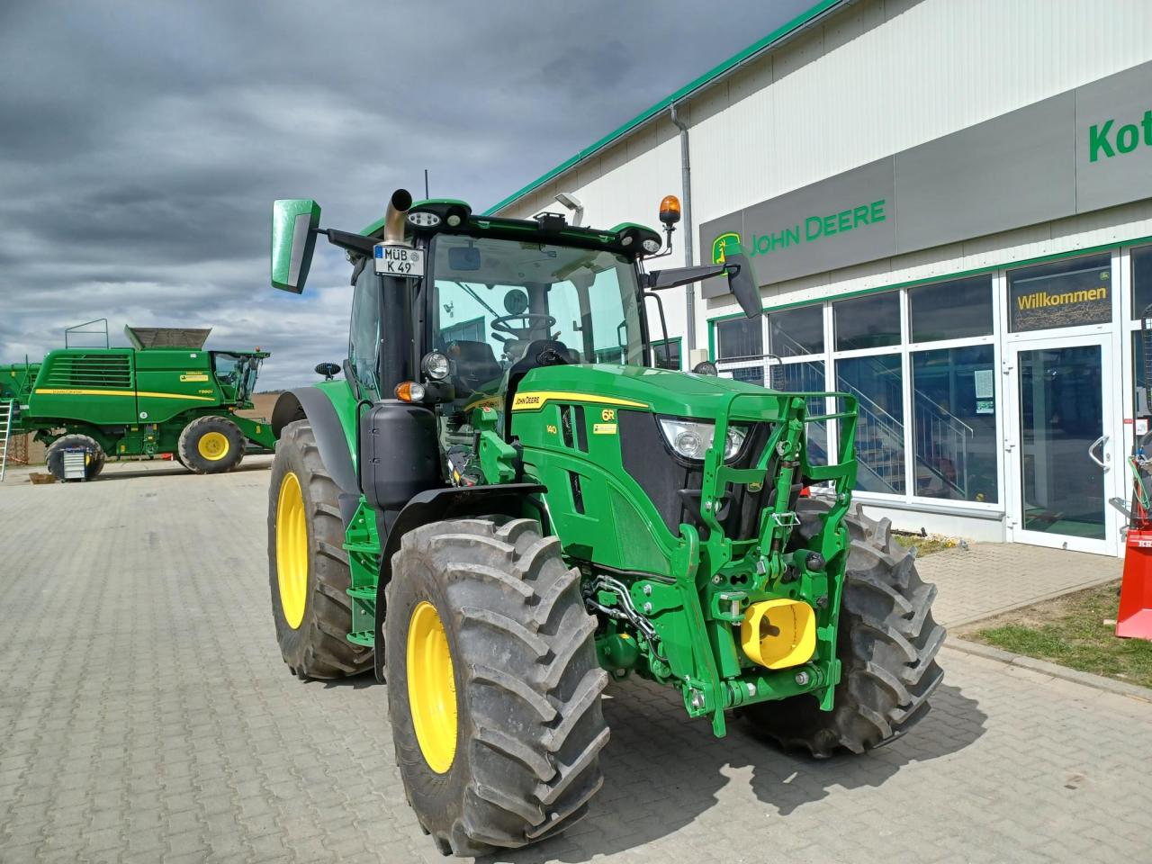 John Deere 6R 140 Front