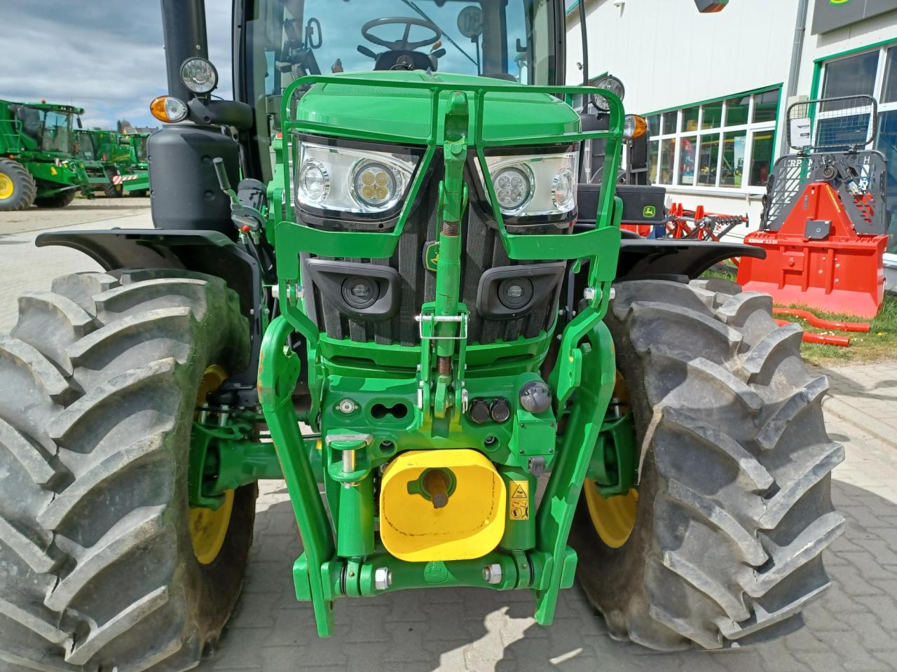 John Deere 6R 140 Left