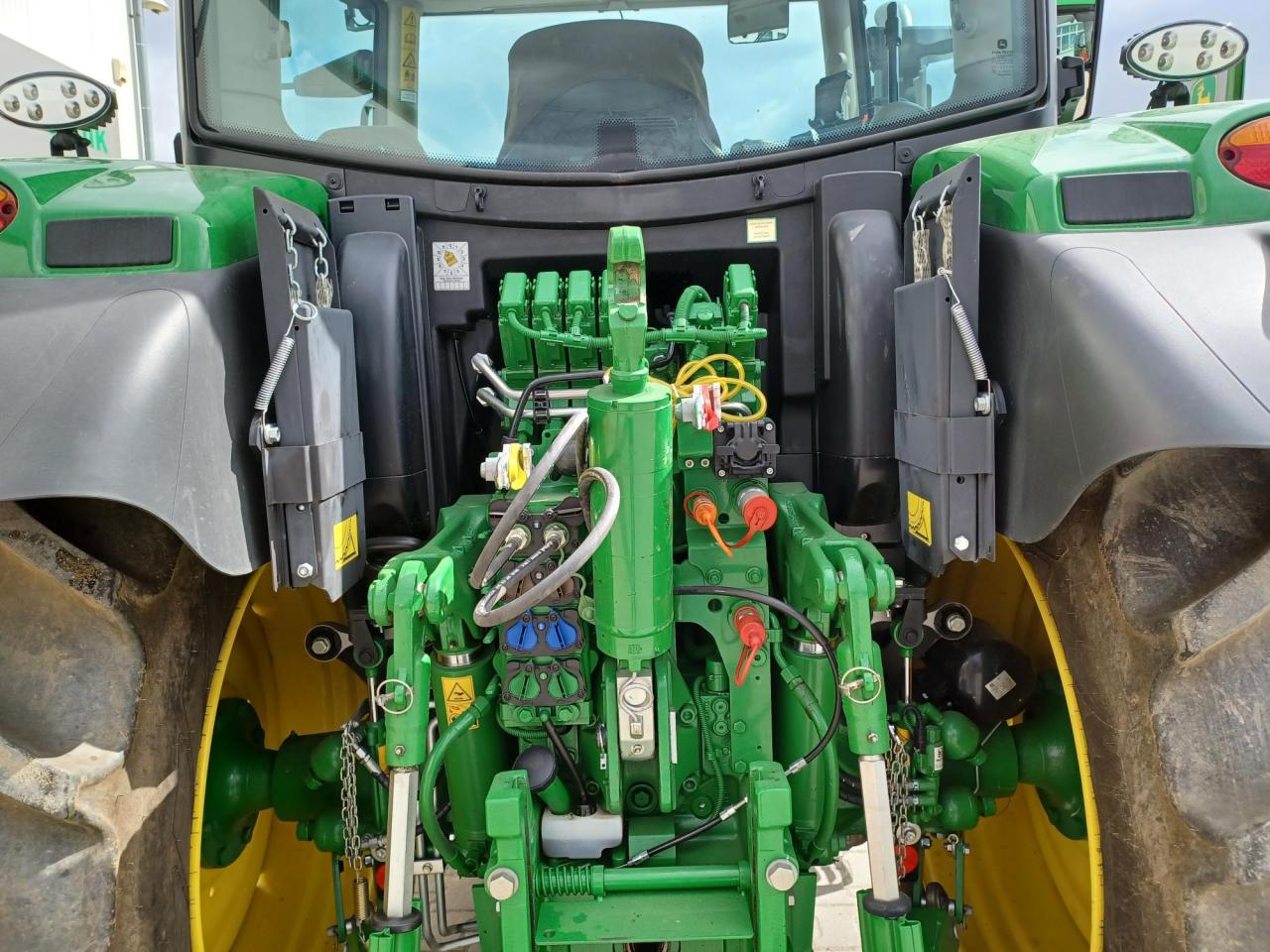 John Deere 6R 140 Inside