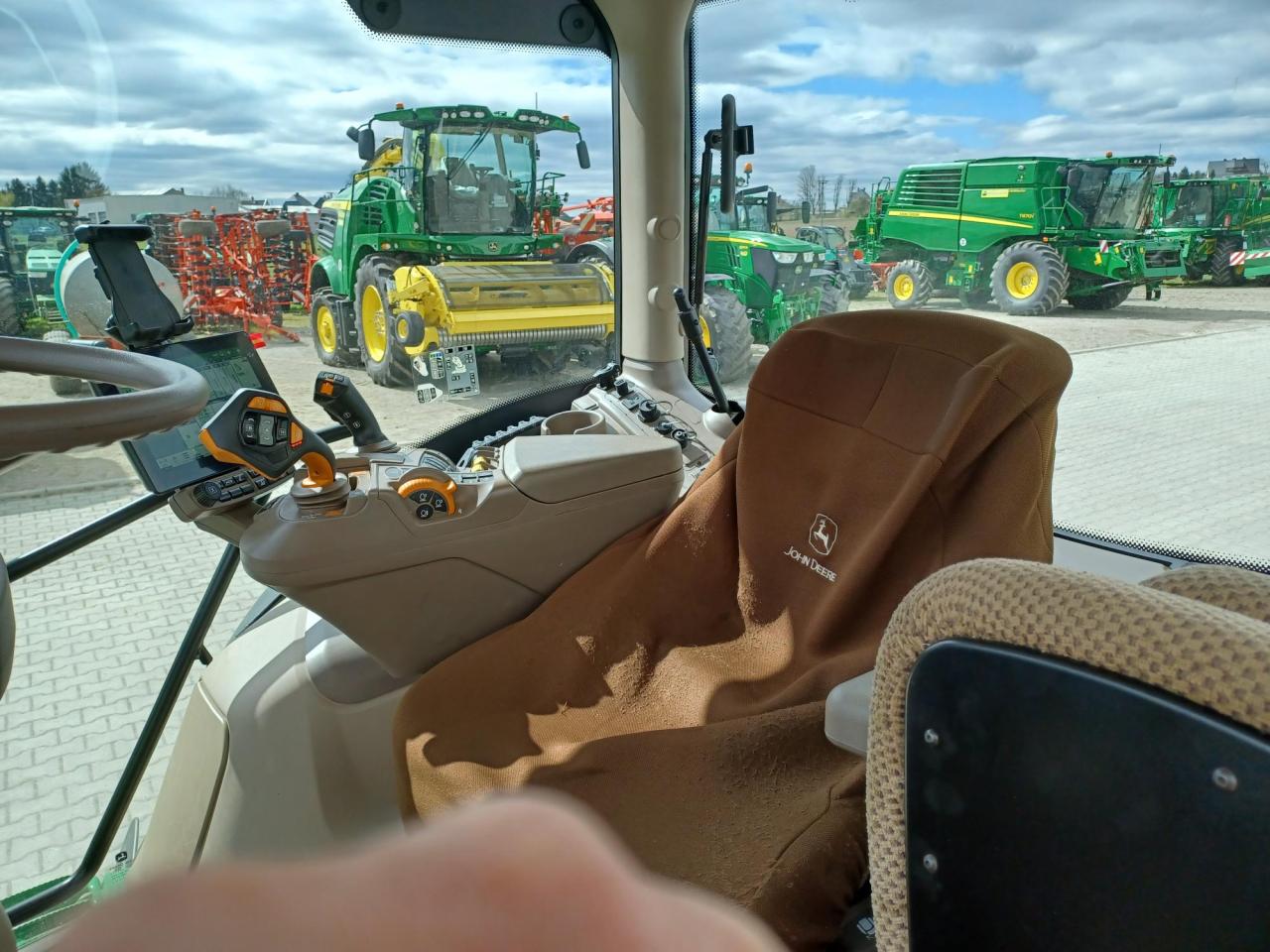 John Deere 6R 140 Aerial