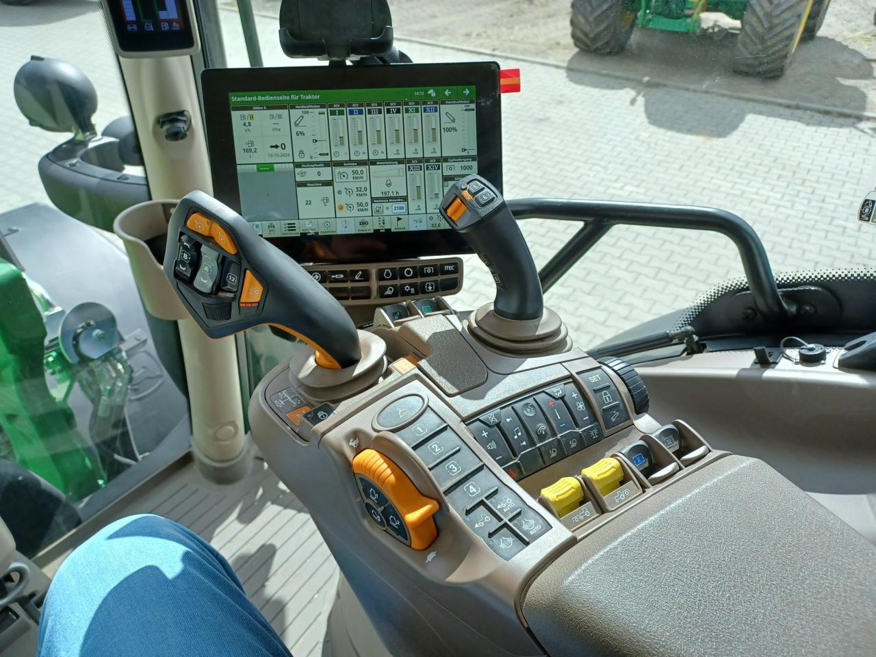 John Deere 6R 140 Rear