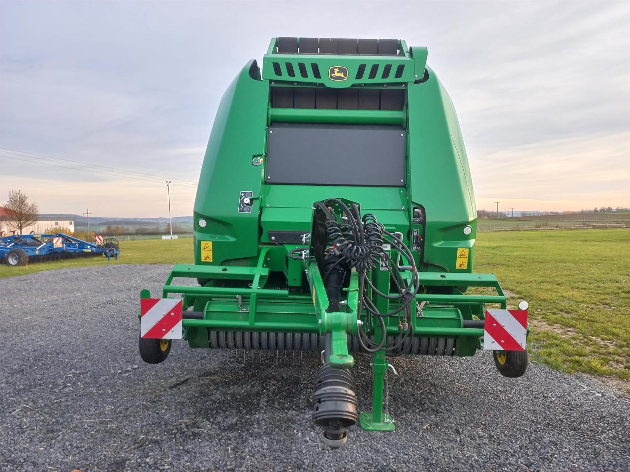 John Deere V461M Rear