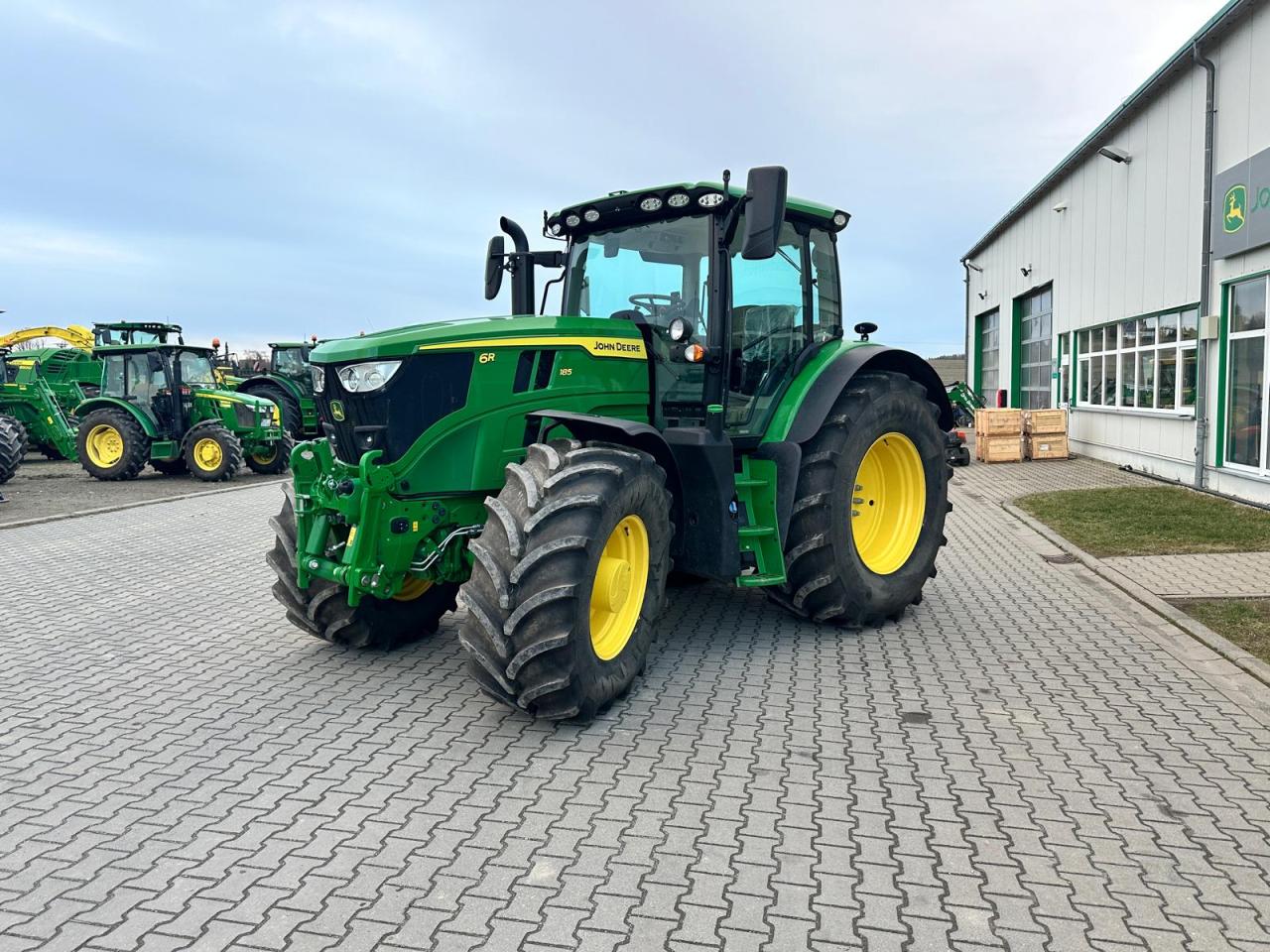 John Deere 6R 185 Front