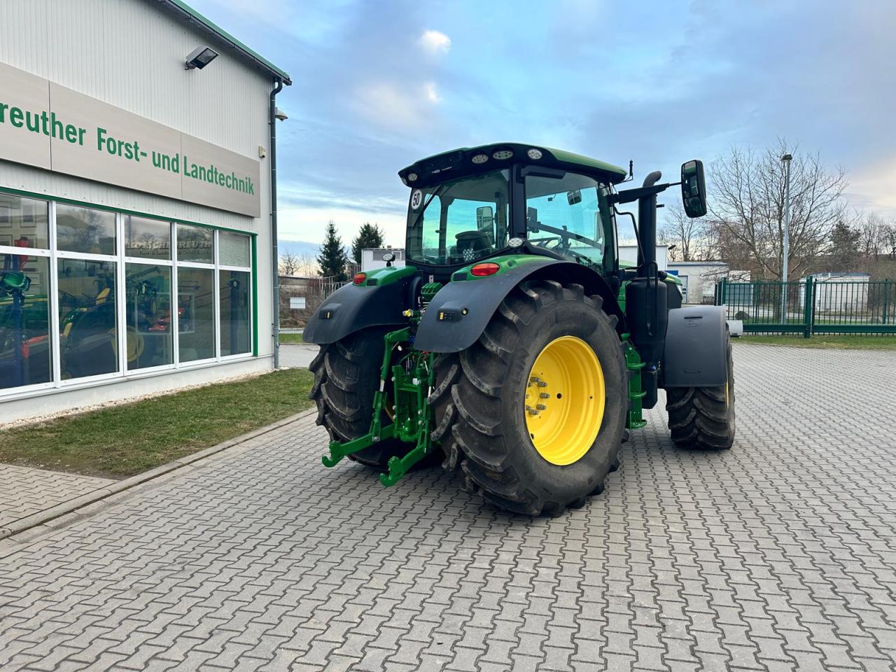 John Deere 6R 185 Inside