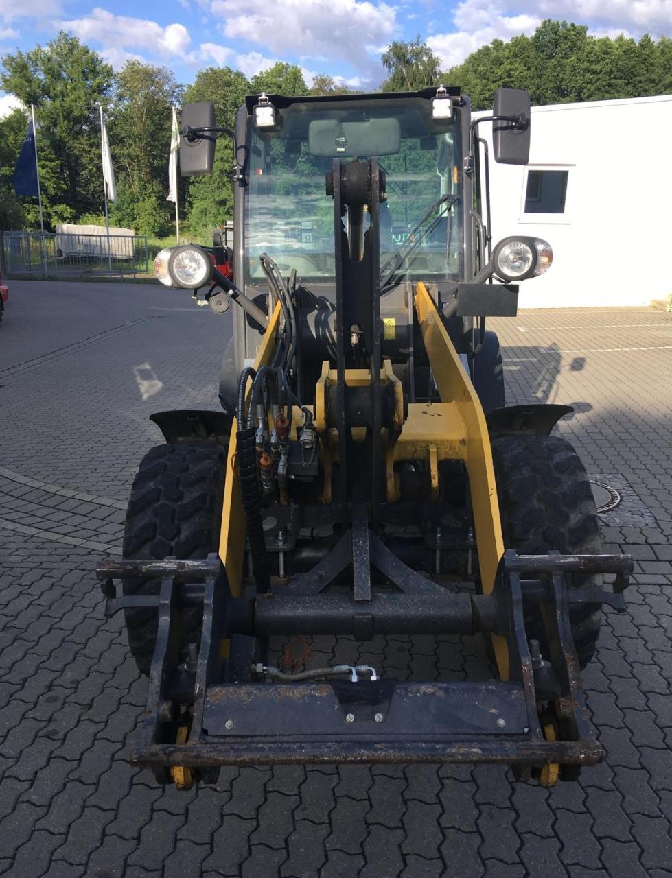 New Holland W50c Front