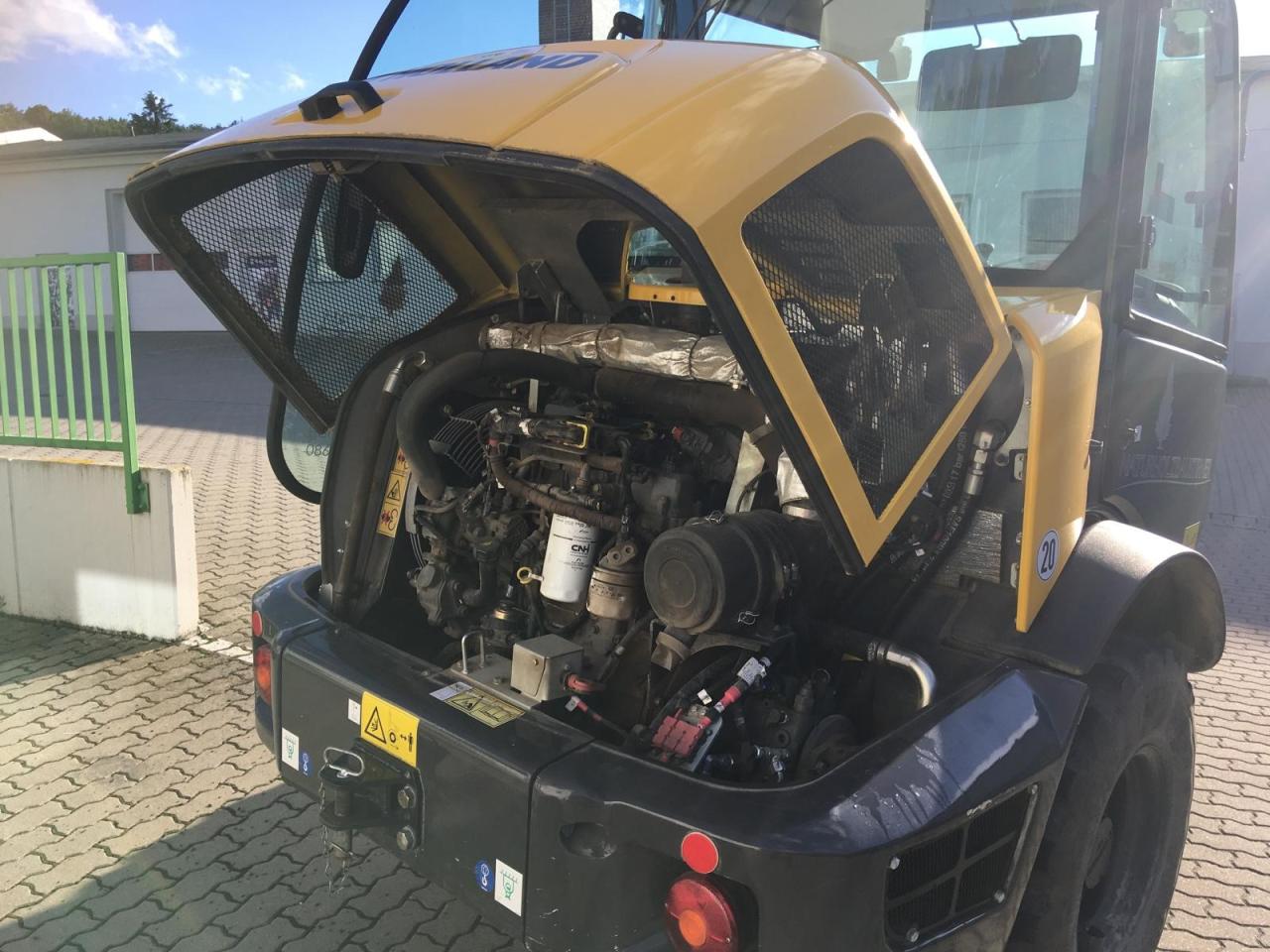 New Holland W50c Front