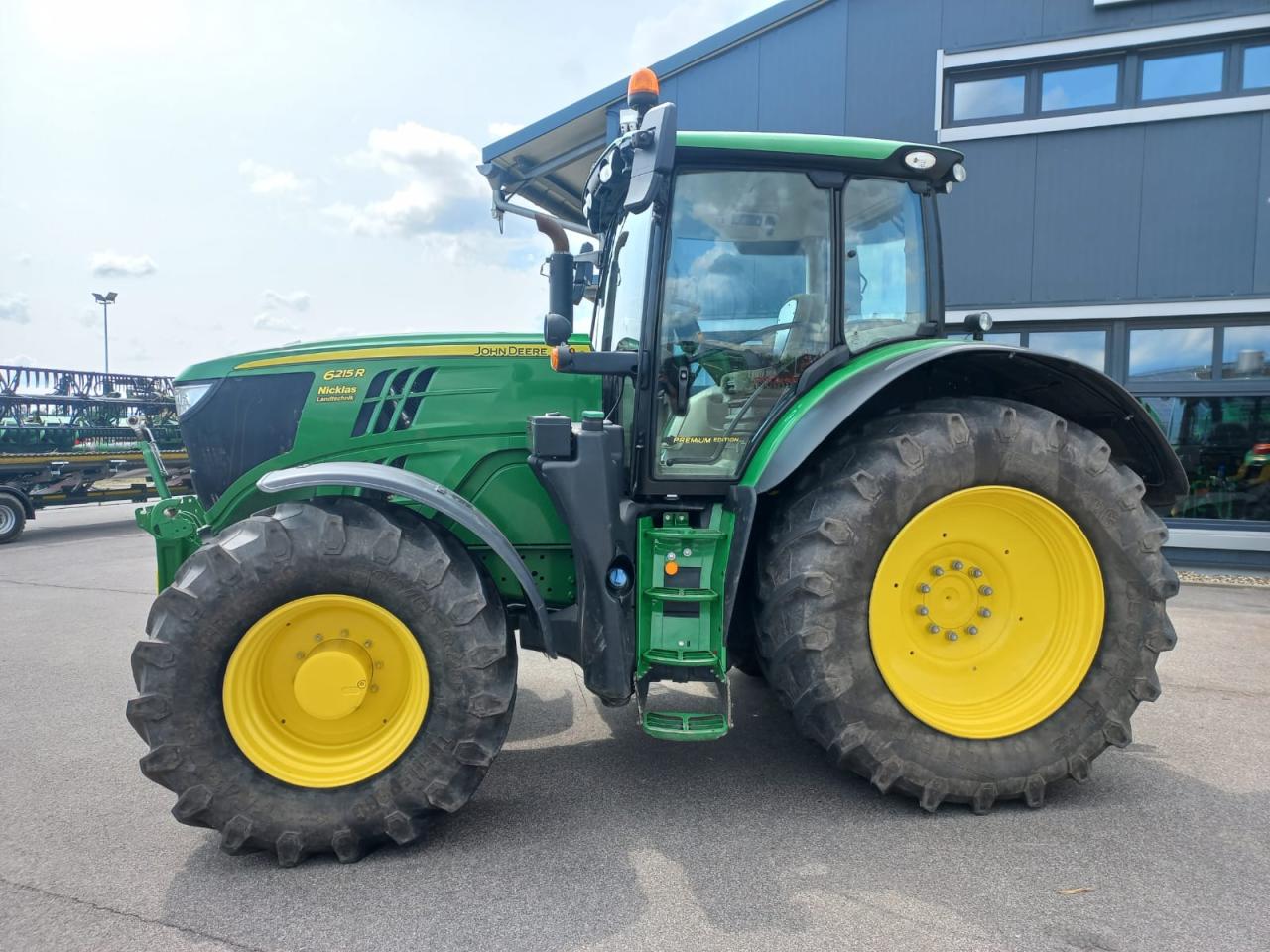 John Deere 6215R Front