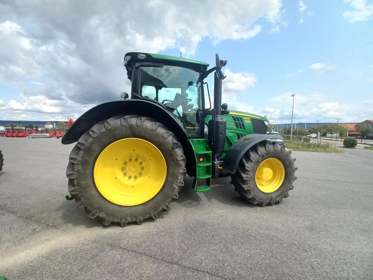 John Deere 6215R Right