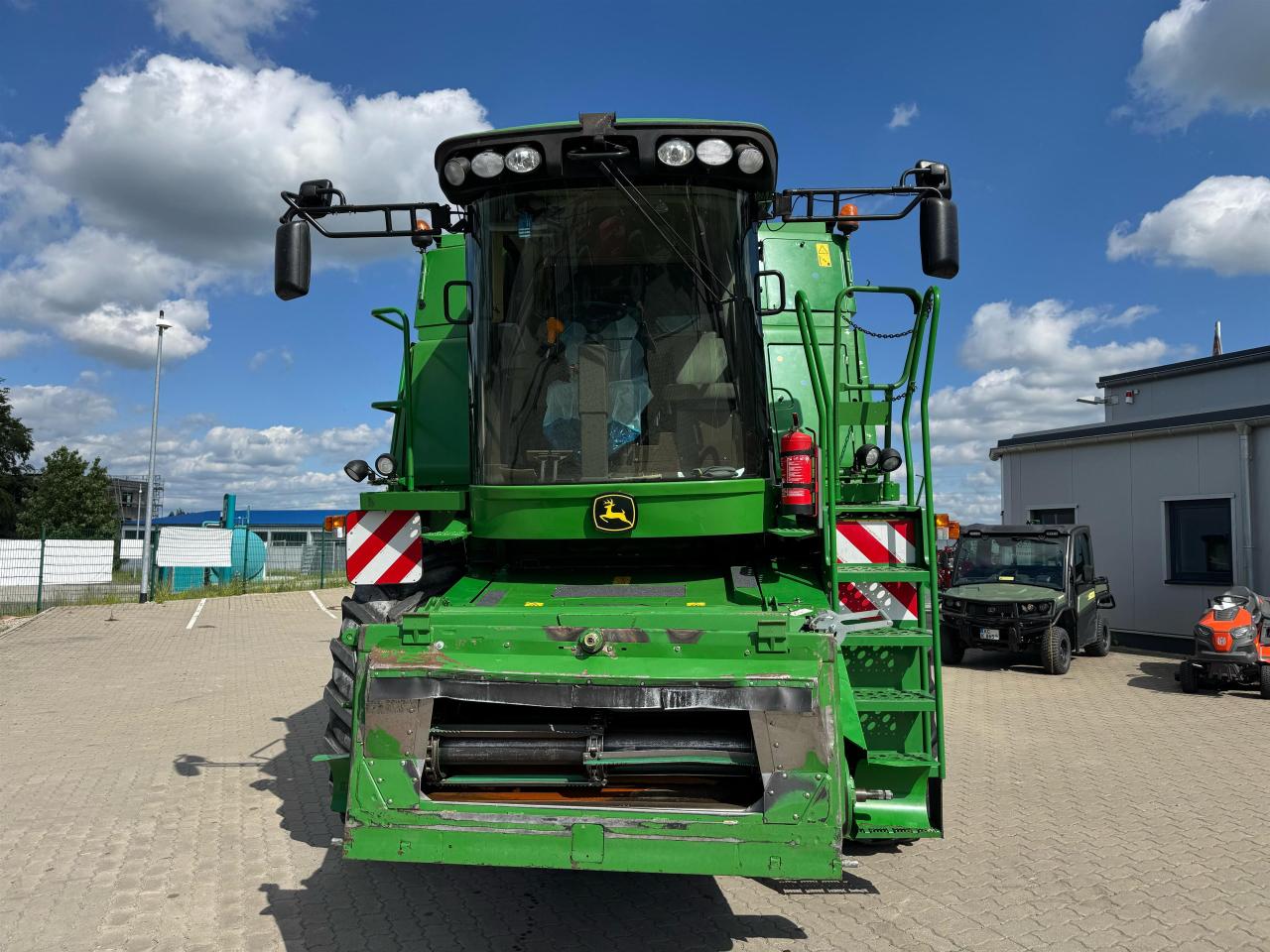 John Deere T560 HM Rear