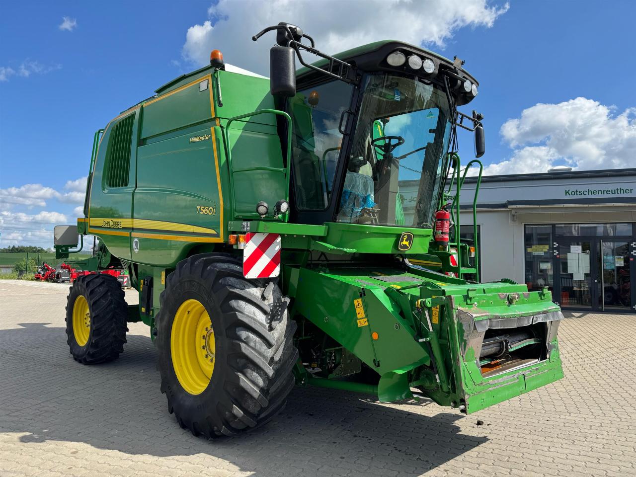 John Deere T560 HM Right