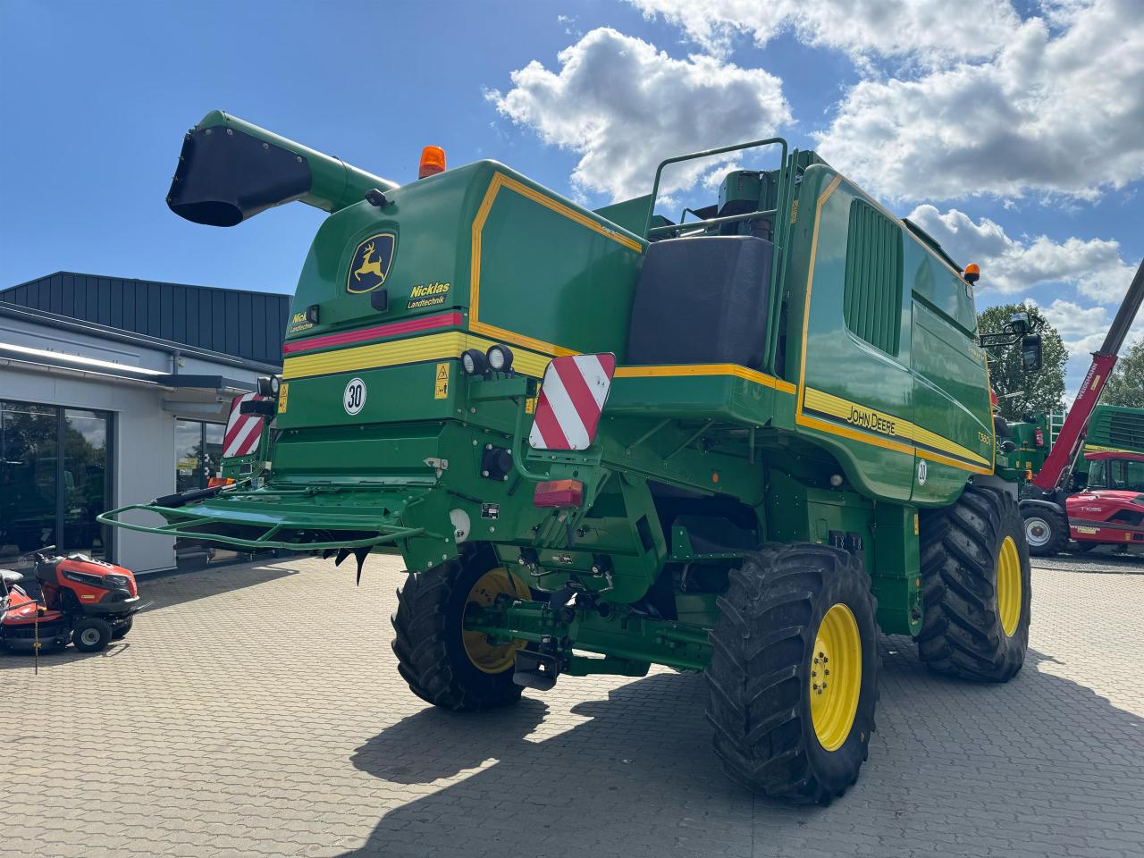 John Deere T560 HM Inside