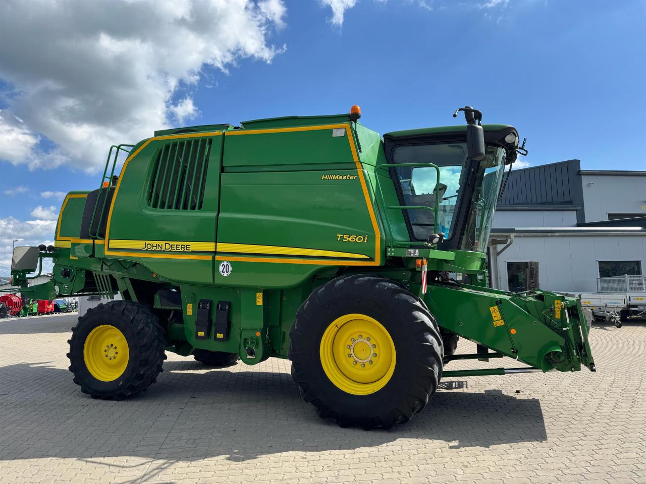 John Deere T560 HM Front