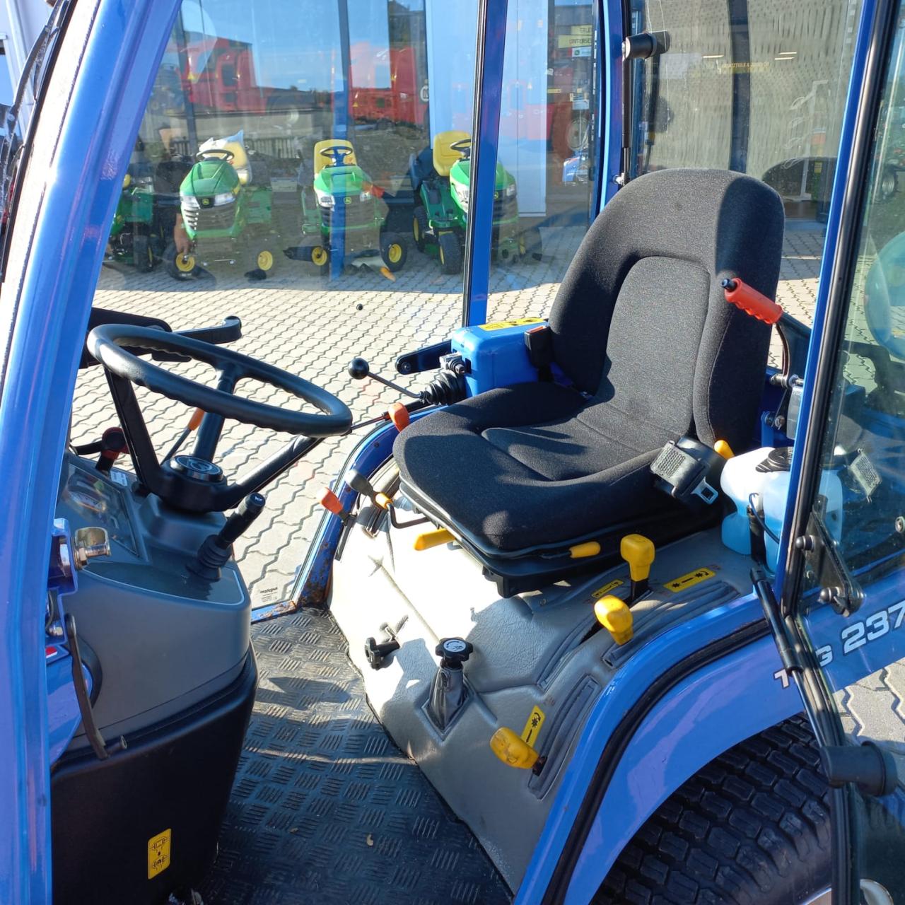 Iseki TXG237 Front