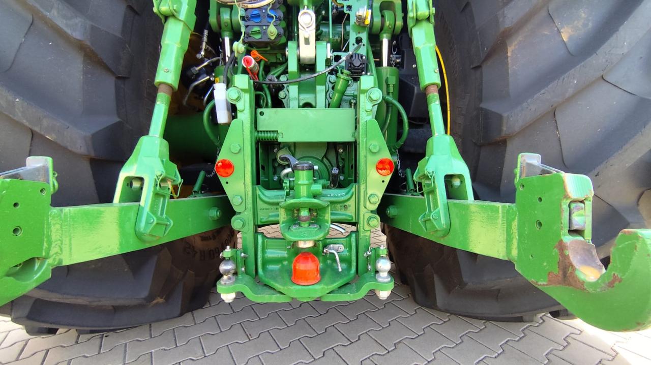 John Deere 8R 370 Above