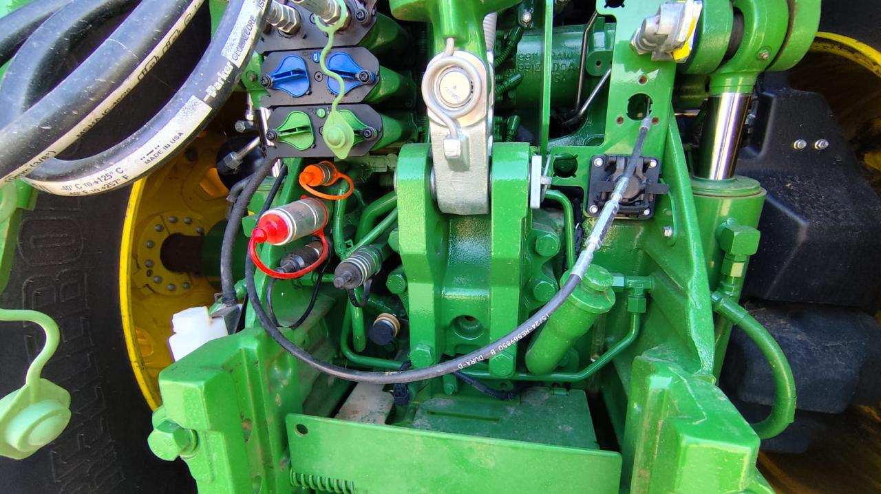 John Deere 8R 370 Aerial
