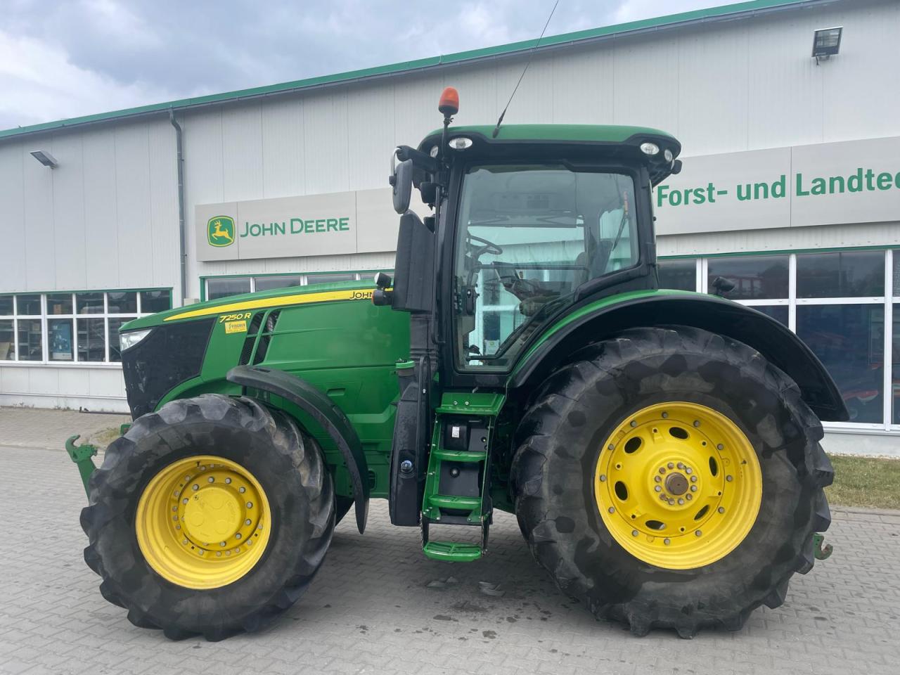 John Deere 7250R Front