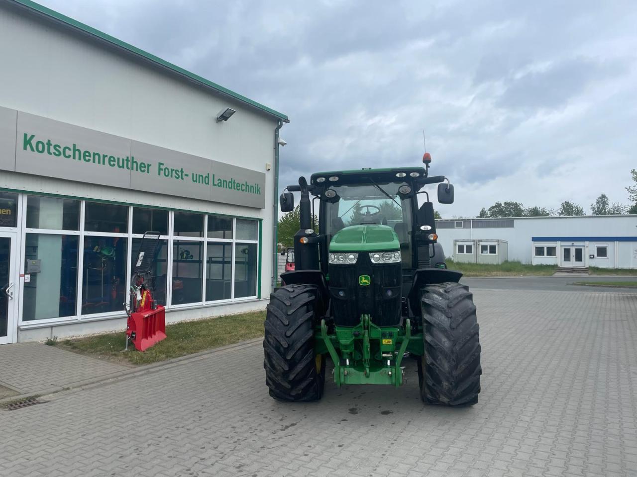 John Deere 7250R Inside