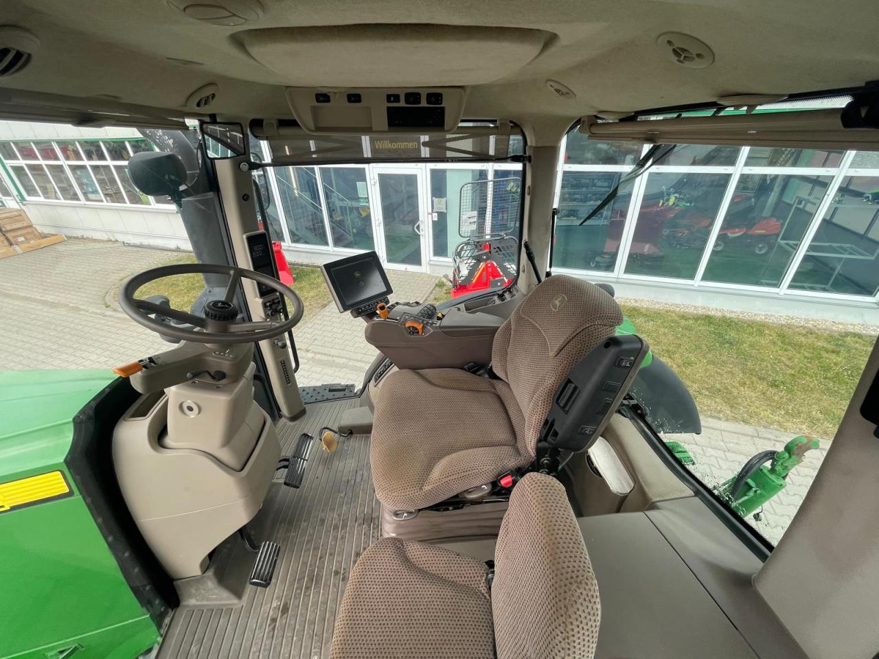John Deere 7250R Aerial